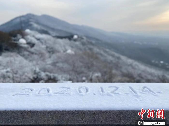 江苏多地今冬初雪悄然而至最低气温跌破零度