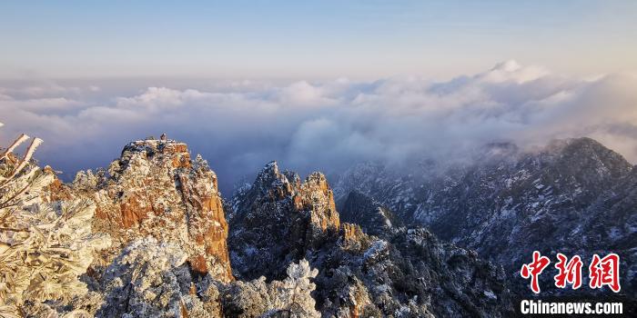 石猴观雪景 蔡季安 摄