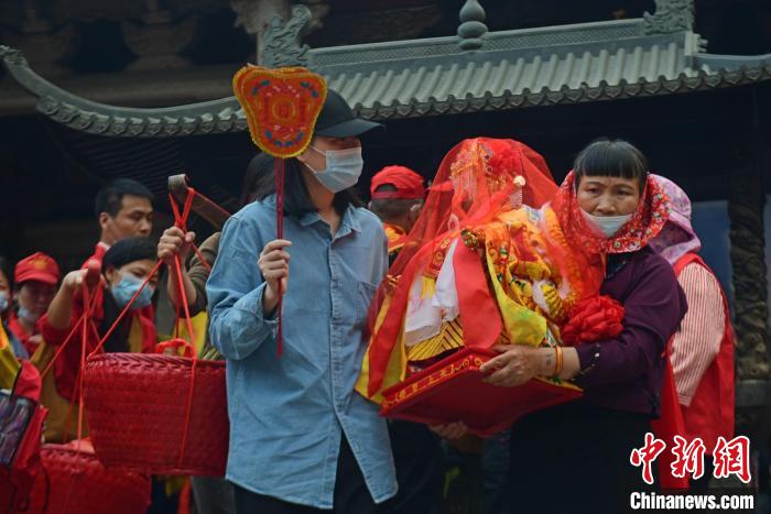 福建渔女朝圣“妈祖故里”湄洲岛