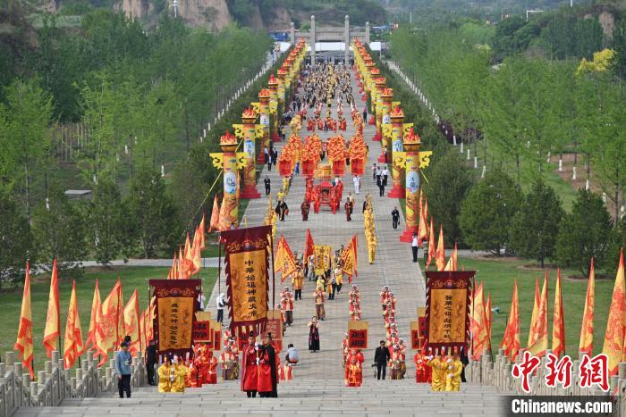 第六届(辛丑年)海峡两岸神农炎帝民间拜祖大典现场。　高平市委宣传部供图