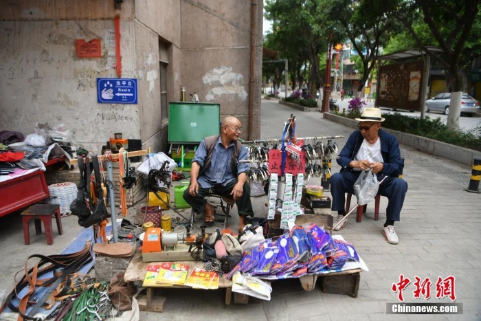 云南漾濞震后民众生活有序恢复