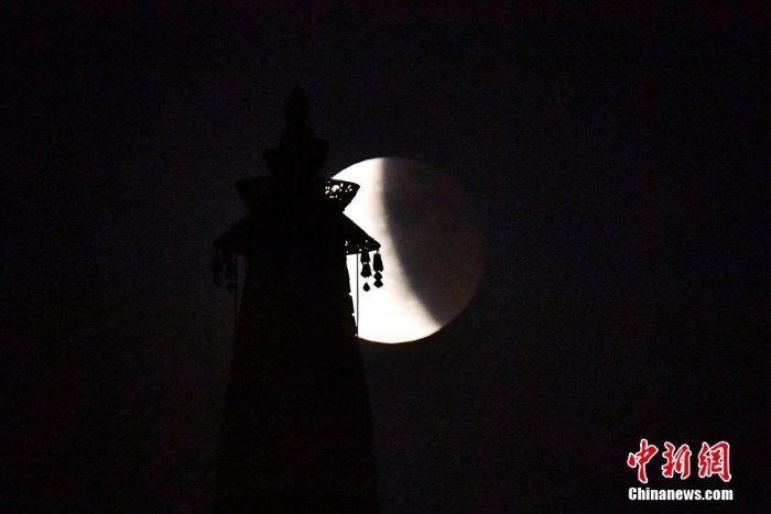 天涯共此时 “超级月亮”现身全球多地夜空