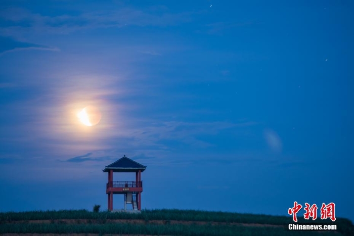 天涯共此时 “超级月亮”现身全球多地夜空