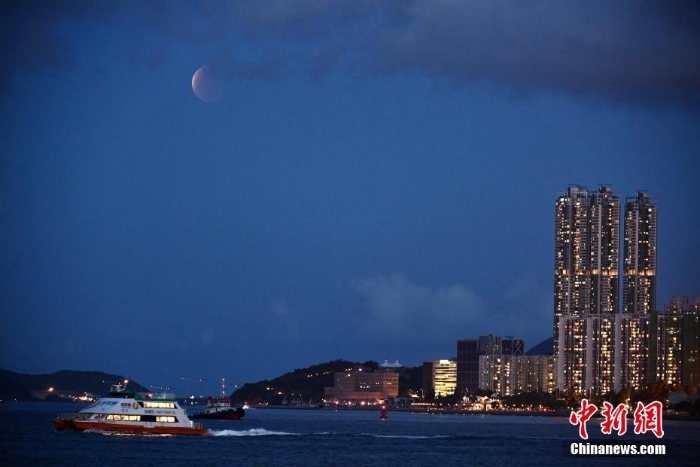 天涯共此时 “超级月亮”现身全球多地夜空