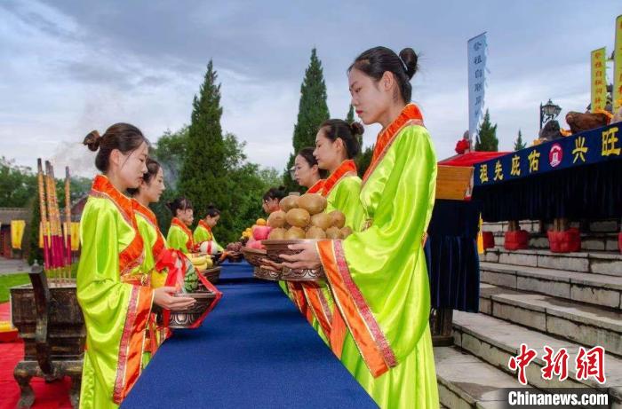 中元祭祖，是洪洞大槐树寻根祭祖园多年来的传统。　洪洞大槐树景区供图