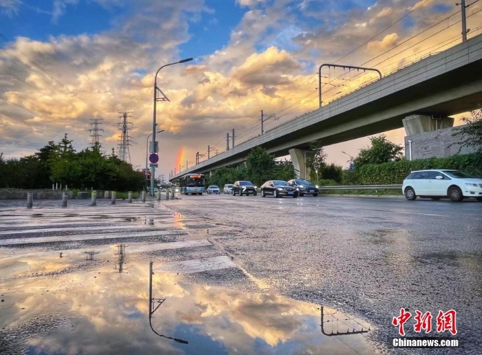 北京雨后天空现双彩虹景象美轮美奂