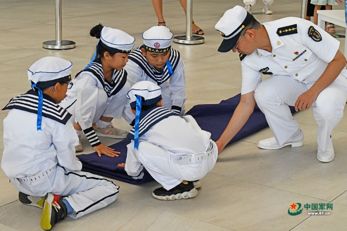 小海軍走進中國海南南海博物館放飛海洋夢想