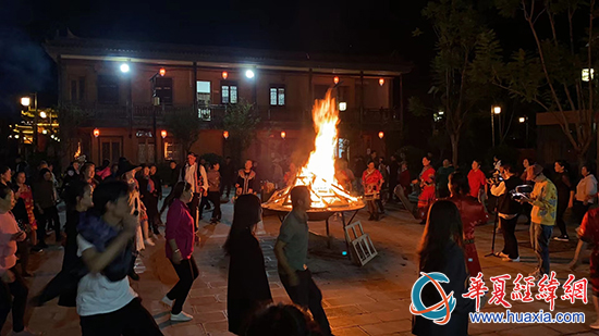 17日，在云南澄江市马房村举办彝族篝火晚会，拉开了“两岸台青观云南”主题活动。