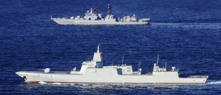 高度战略互信：中俄海军联袂演绎“海空大战”