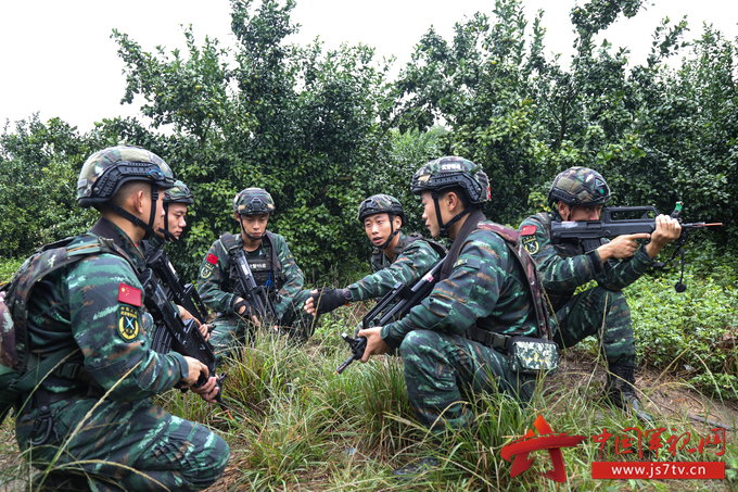 武警广西总队柳州支队:直击特战队员密林追击现场