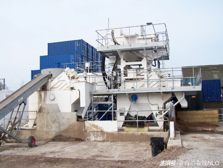 土壤修复厂，图/Peter Craven - CDEnviroequipment at Soil Remediation plant2 CC BY 2.0协议 