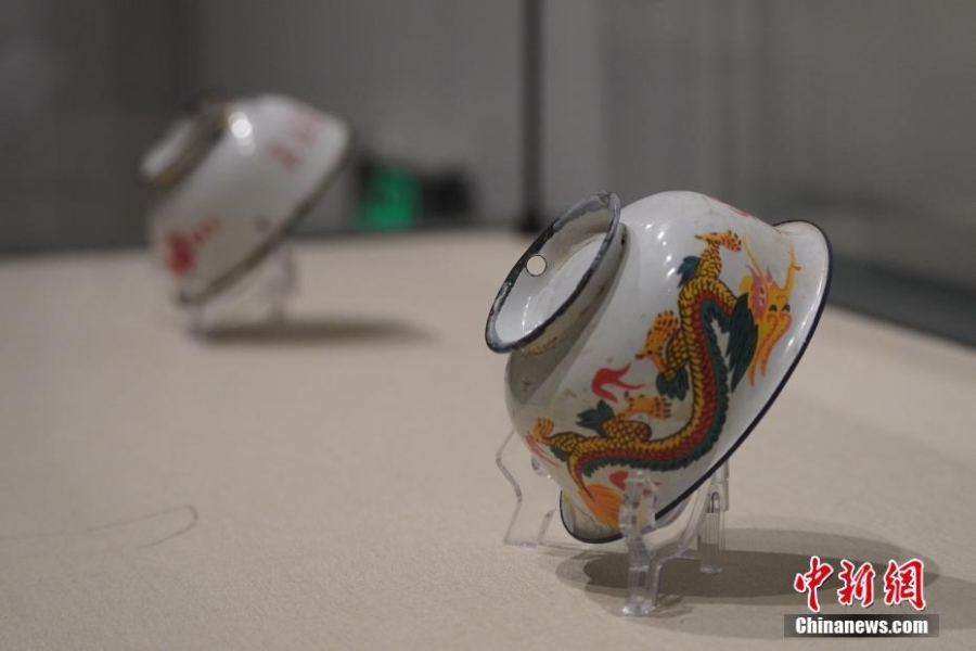 兰州：百余件搪瓷艺术品展出 唤民众“时代记忆”