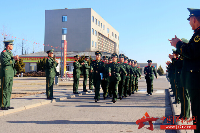 近日,武警北京總隊執勤第十二支隊新兵正式下連.