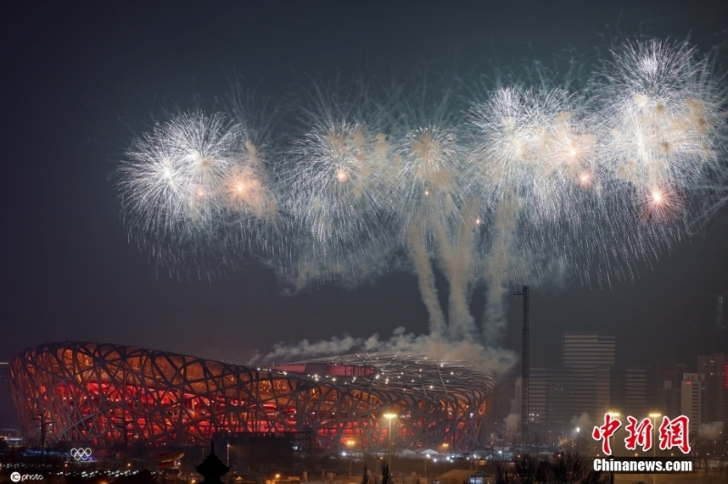 北京冬奥会开幕式举行彩排绚烂烟花在鸟巢绽放