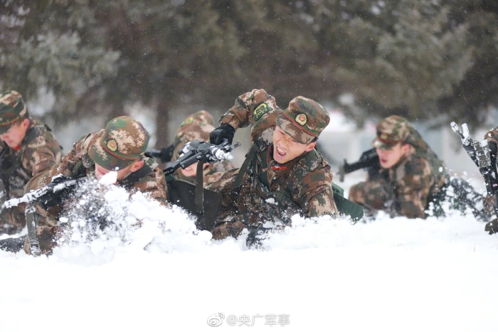 风雪砺精兵直击武警官兵冬季大练兵