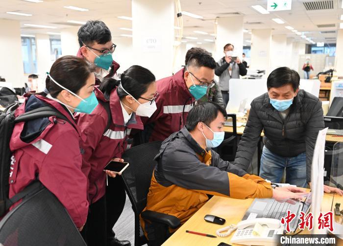 协助香港应对第五波疫情的访港内地流行病学专家组2月19日继续第三日的考察行程。　香港特区政府新闻网 摄