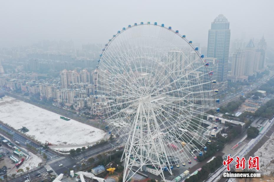 航拍江西南昌主城区雪后风光 白雪皑皑美不胜收