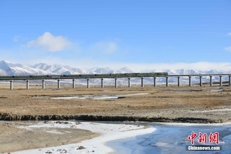 西藏当雄阿热湿地雪后风景如画