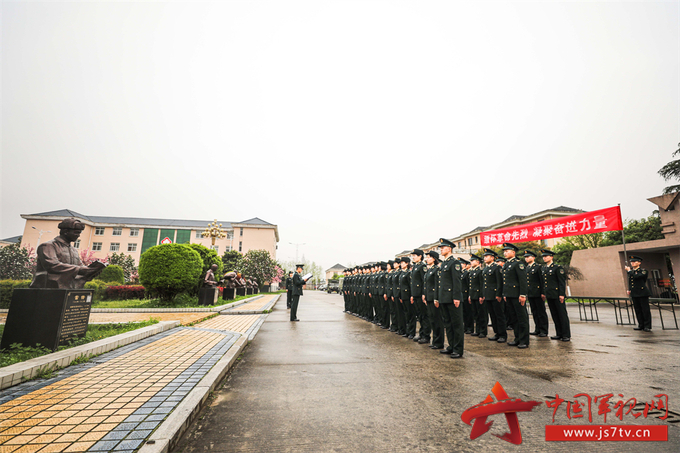 缅怀革命先烈 铭记不朽精神 