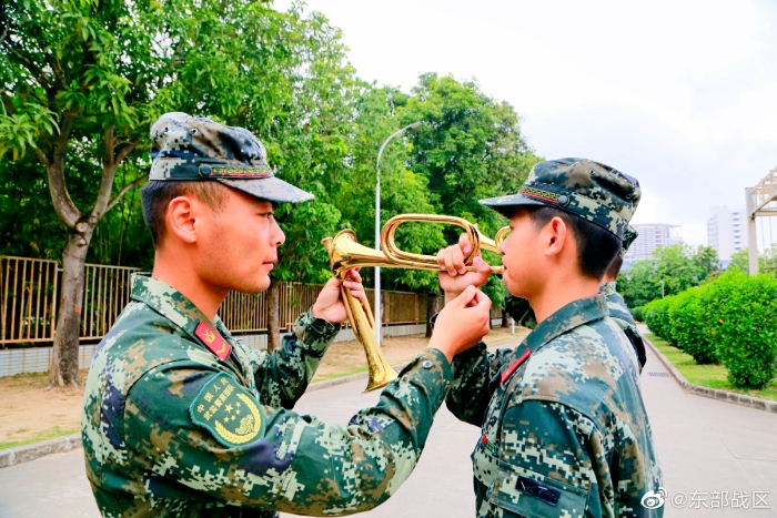 司號員集訓吹響練兵備戰衝鋒號