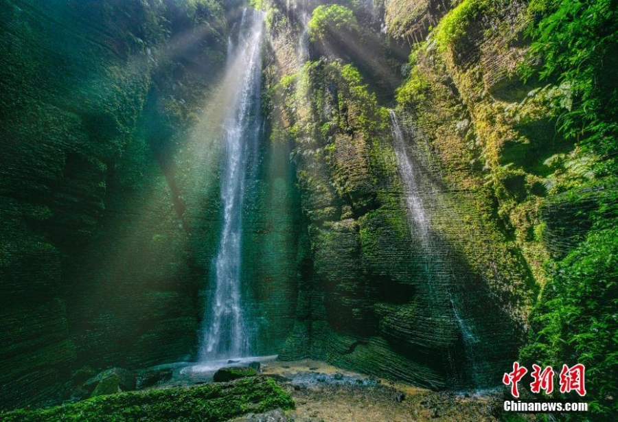 四川兴文僰王山飞雾洞风光美