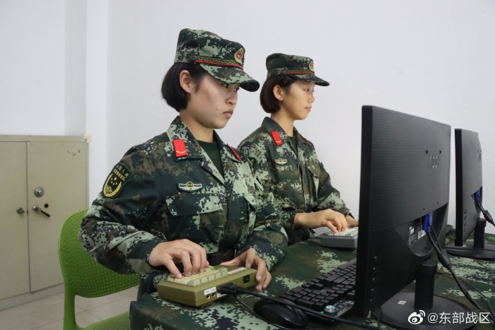 通信女兵照片图片