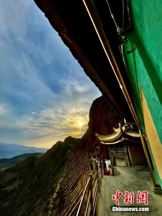 青海最古老藏传佛教寺院之一夏琼寺：建筑群蔚为壮观