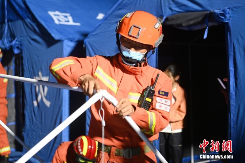 直击四川芦山6.1级地震受灾民众安置点