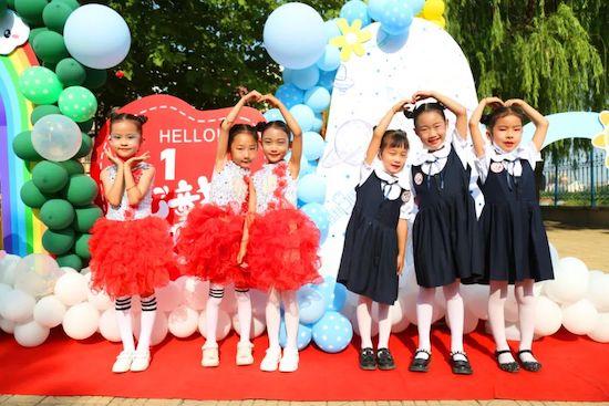 青岛市城阳区夏庄街道夏庄小学开展童心沐党恩系列庆祝活动