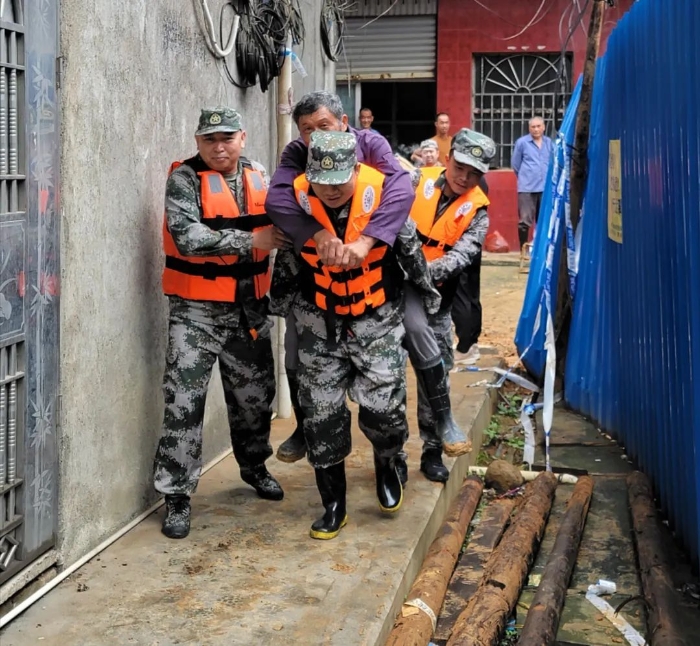 衝福建民兵戰鬥在防汛一線