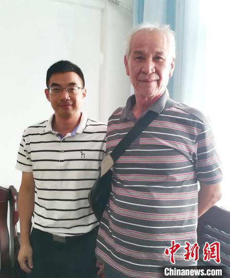 邓国光(右)和他的合作伙伴吴轩毅。　清流台湾农民创业园管委会 供图
