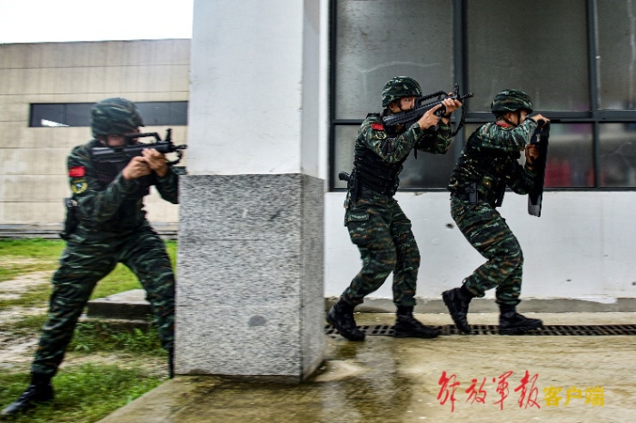 多圖直擊武警特戰官兵演練現場