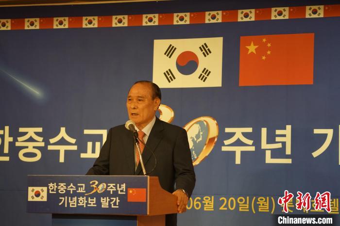 21世纪韩中交流协会会长金汉圭在仪式上致辞。　刘旭 摄
