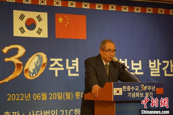 韩国前国务总理李寿成在仪式上致辞。　刘旭 摄