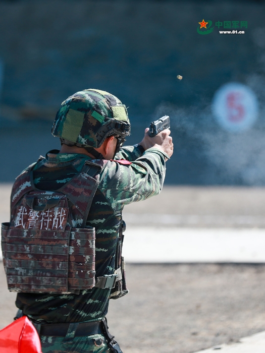 武警趴射击图片