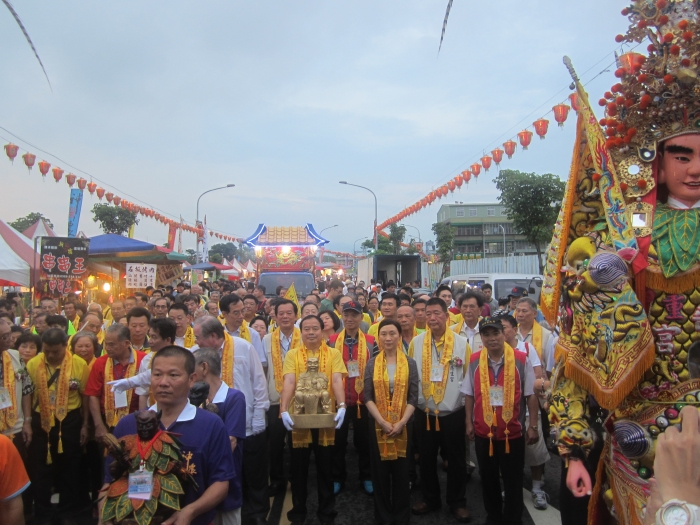 乙未年神农大帝祖庙圣驾台湾巡境赐福活动,台湾民众夹道恭迎炎帝圣驾