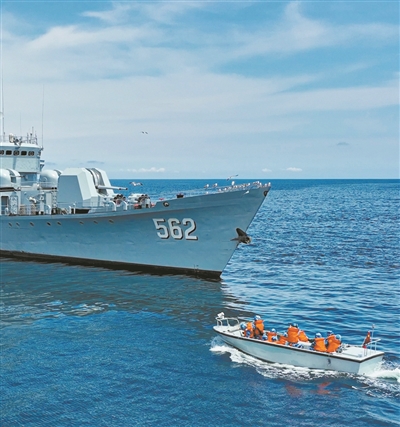 海军大连舰艇学院毕业学员海上训练掠影