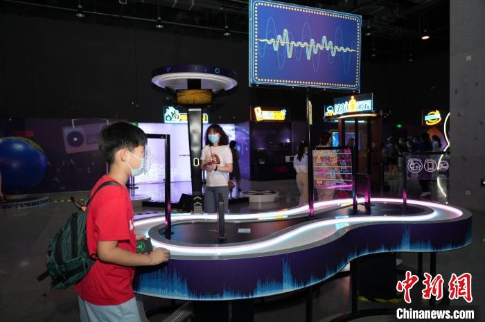 中国科技馆推出“Hz行动——无线电主题打卡闯关特展”。　中国科技馆 供图
