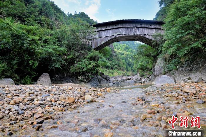 周宁县礼门乡楼下村的楼下桥 李洪元 摄