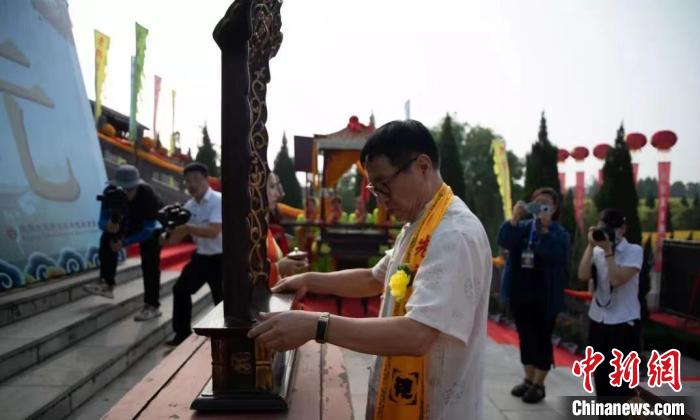 清明节、中元节、寒衣节是中国三大传统祭祖节日。　洪洞大槐树景区供图