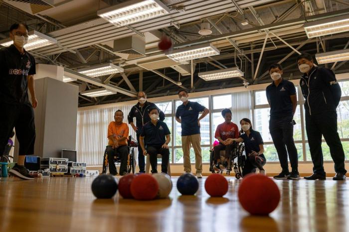 香港特区行政长官李家超参观香港体育学院。　李家超社交平台图片