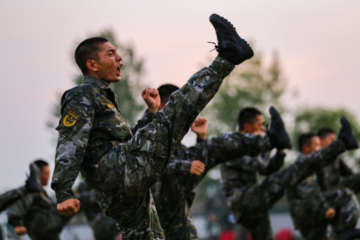 新兵训练多内卷?看热血沸腾的他们就知道了!