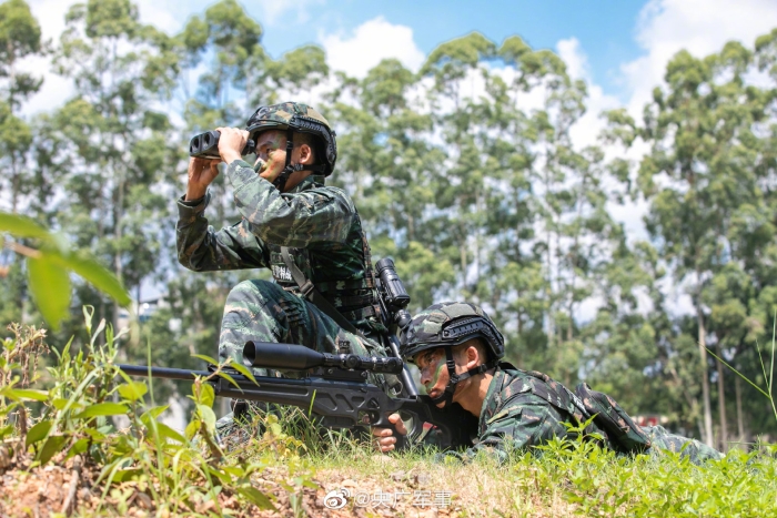 武警特戰隊員秋季練兵現場