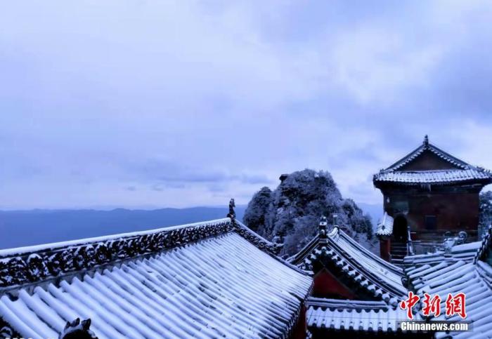 资料图：图为武当山雪景一角。 许海芳 摄