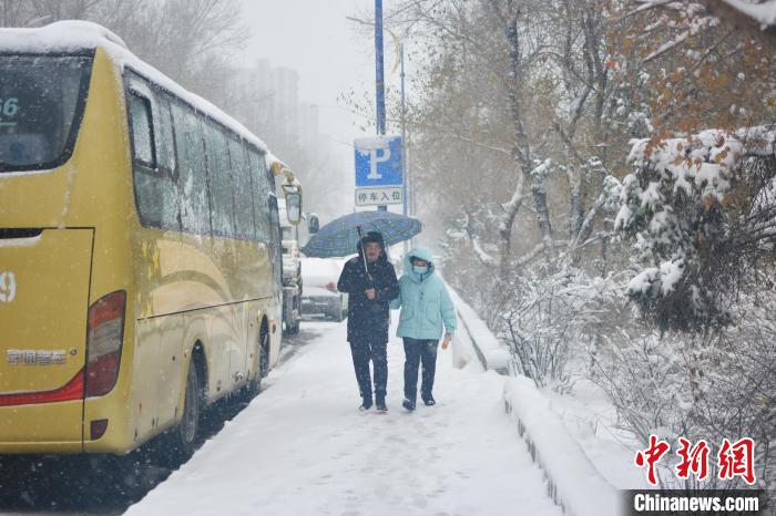 吉林多地遭遇暴雪大降温紧随其后