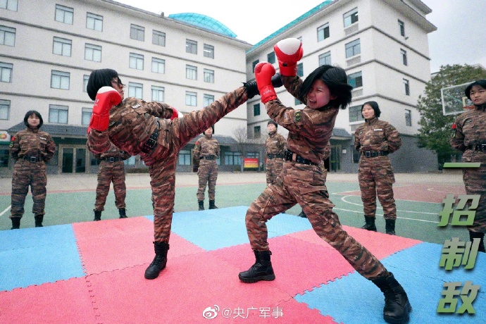 燃爆寒冬武警特戰女兵出擊