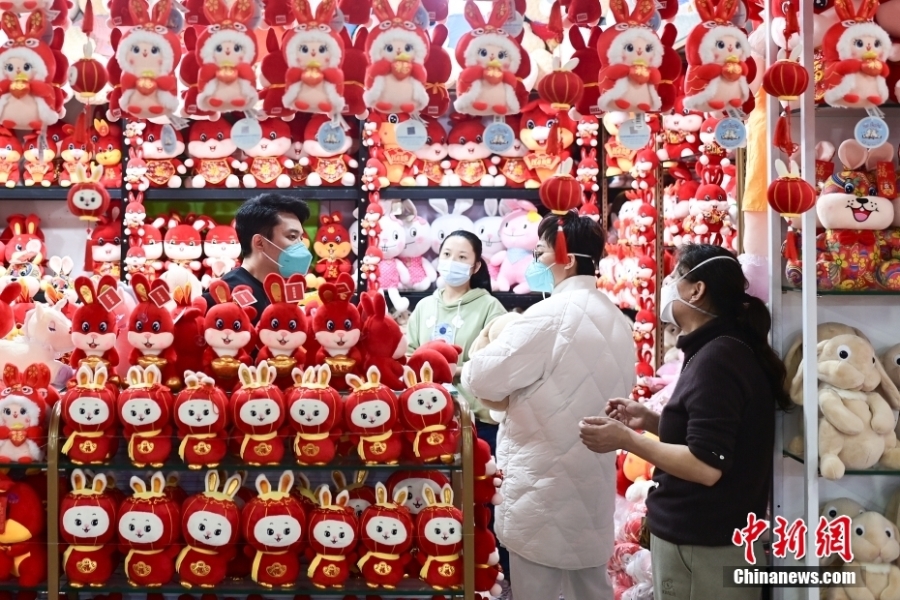 北京：兔年饰品走俏年货市场