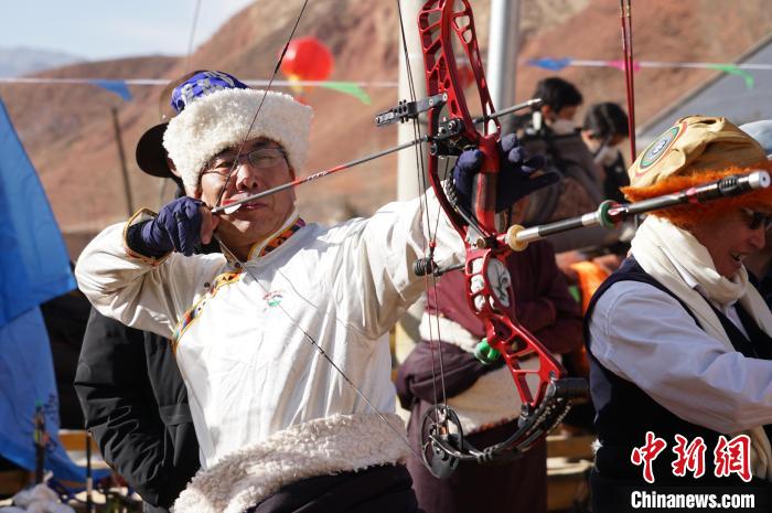 青海祁连：藏族民众切磋箭术喜迎农历新年