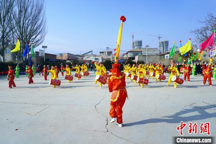 甘肃榆中花样“耍社火”迎春节