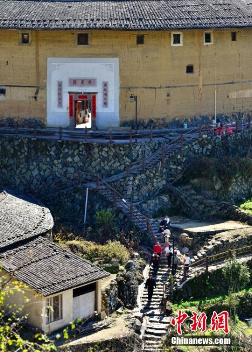 （新春走基层）探访福建永定初溪土楼古村落